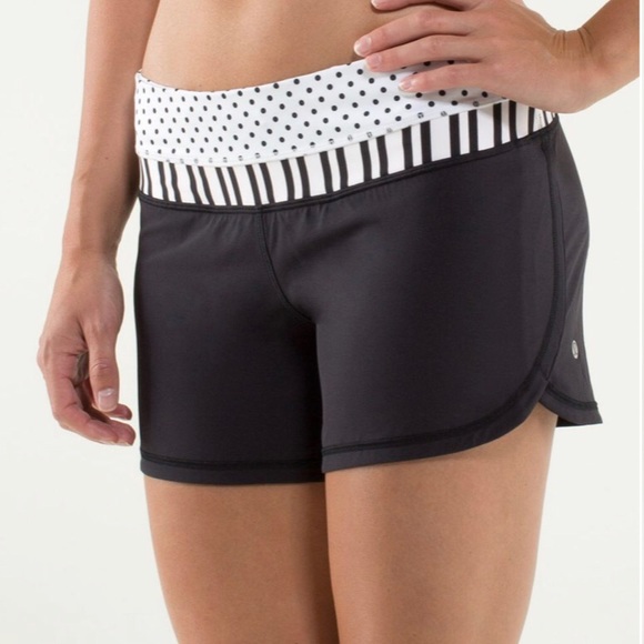 Lululemon Groovy Run Short, Size 4 - Picture 6 of 9